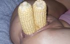 два кукурузных початка во влагалище