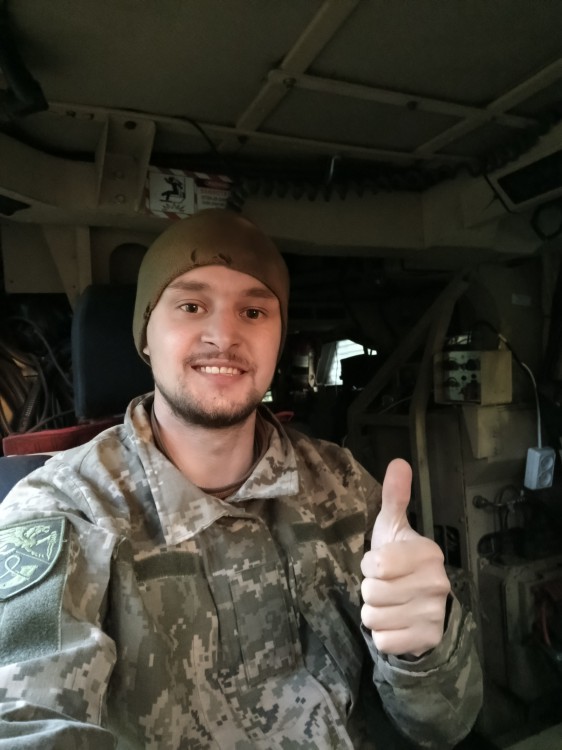 Привіт. Рад зустрітися цього місяцю. Як вам подобається? Мені 32р. 186см 17+